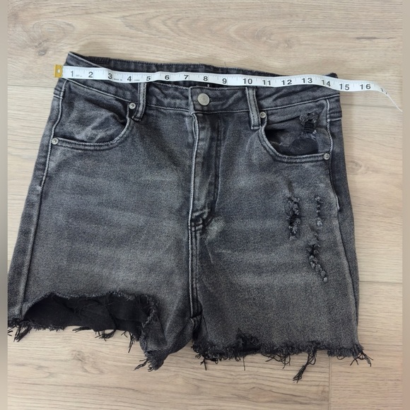 Almost Famous Woman’s shorts 🩳 - Picture 4 of 7